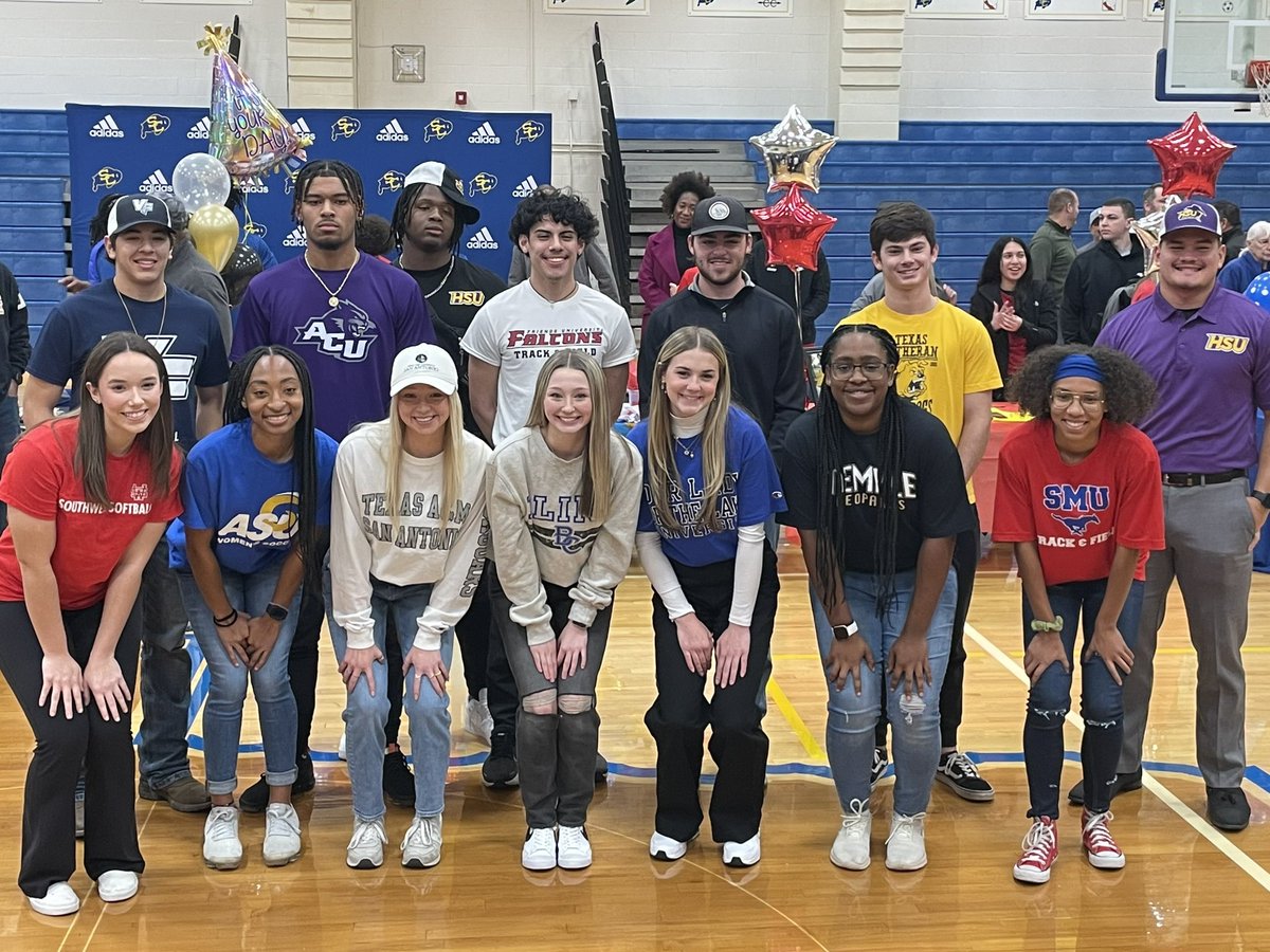 Congrats to ALL Buffs that signed the dotted line!🙌🏼 Special shout out to our own on their selections <a href="/CamrynDunkley/">Camryn Dunkley</a> with <a href="/SoftballTemple/">Temple College Softball</a>, <a href="/Carapenaloza/">Cara Penaloza</a> with <a href="/TamusaSoftball/">TAMUSA Softball</a>, <a href="/kylatebo/">Kyla Tebo</a> with <a href="/USWAthletics/">USW Athletics</a> Go do BIG things! But first…SR season 2023!🥎
#YahLeps #PawsUp #RollStangs