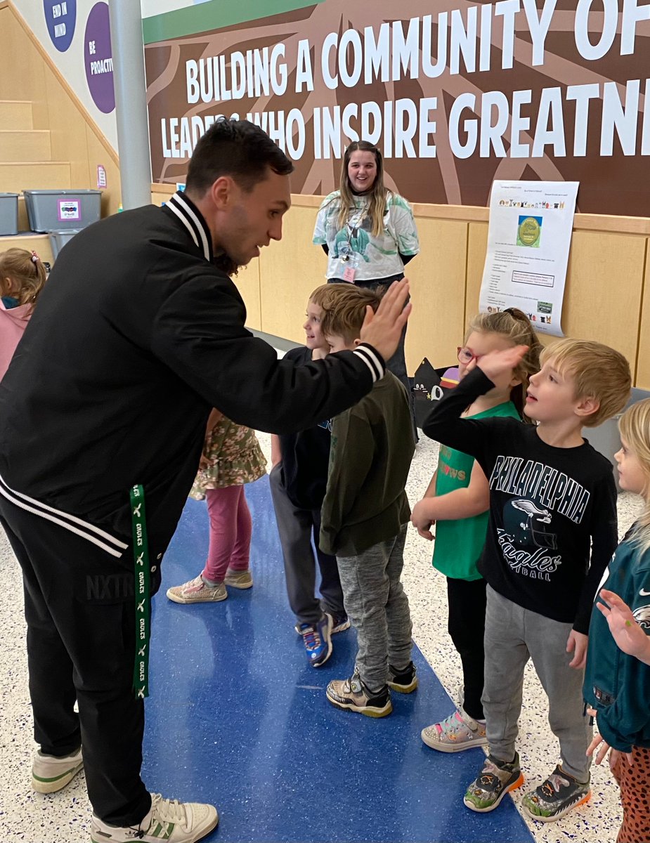 Super Bowl-bound <a href="/Eagles/">Philadelphia Eagles</a> Britain Covey visited <a href="/NeidigElem/">Neidig Elementary</a> &amp; <a href="/RichlandQCSD/">Richland Elementary</a> to talk football and <a href="/TheLeaderinMe1/">The Leader in Me</a>, based on the work of his grandfather <a href="/StephenRCovey/">Stephen R. Covey</a>. 
Here's more: res.qcsd.org/news/richland_… @BillHarner