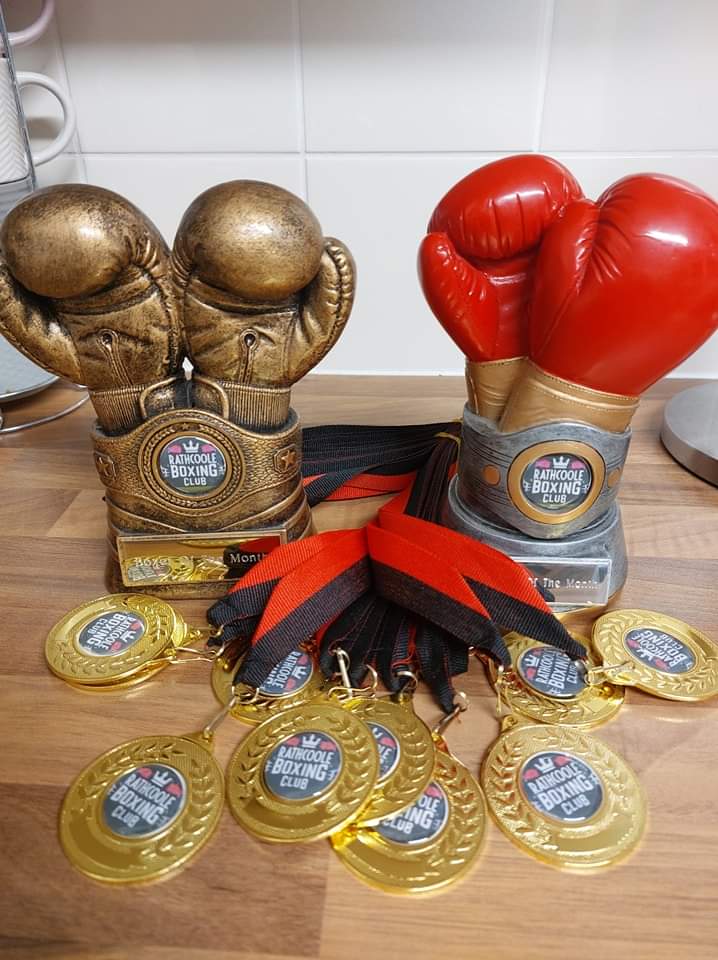 Glenthompo7's tweet image. Hopefully this gives the children a little boost getting a trophy home with them every month and a wee metal for them to keep the trophy must come back to the club at the end of every month. 

A trophies and a badge for each of our junior classes  🔥🥊