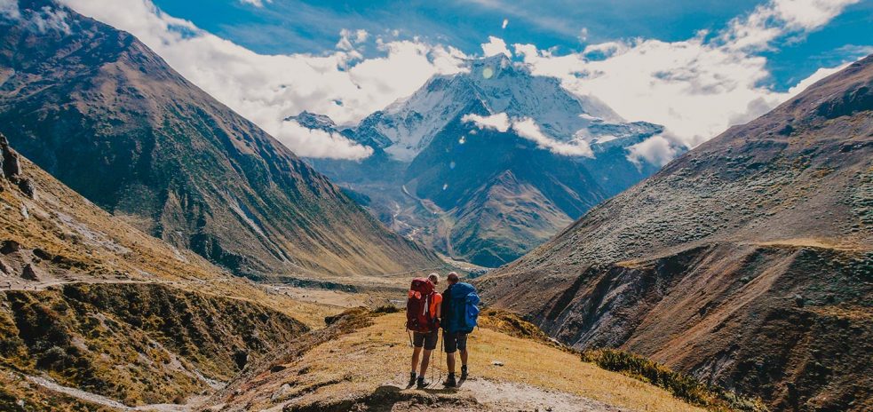 "Çox gəzən və ya çox oxuyan çox bilər" (c) məncə bu söz belə daha uyğun olar "Öz maraqlarına uyğun gəzən, keyfiyyətli oxuyan, çox dil bilən öz istədiyi istiqamətdə çox bilər" 🤔
#Travel #Səyahət #Təhsil #Düşünmə