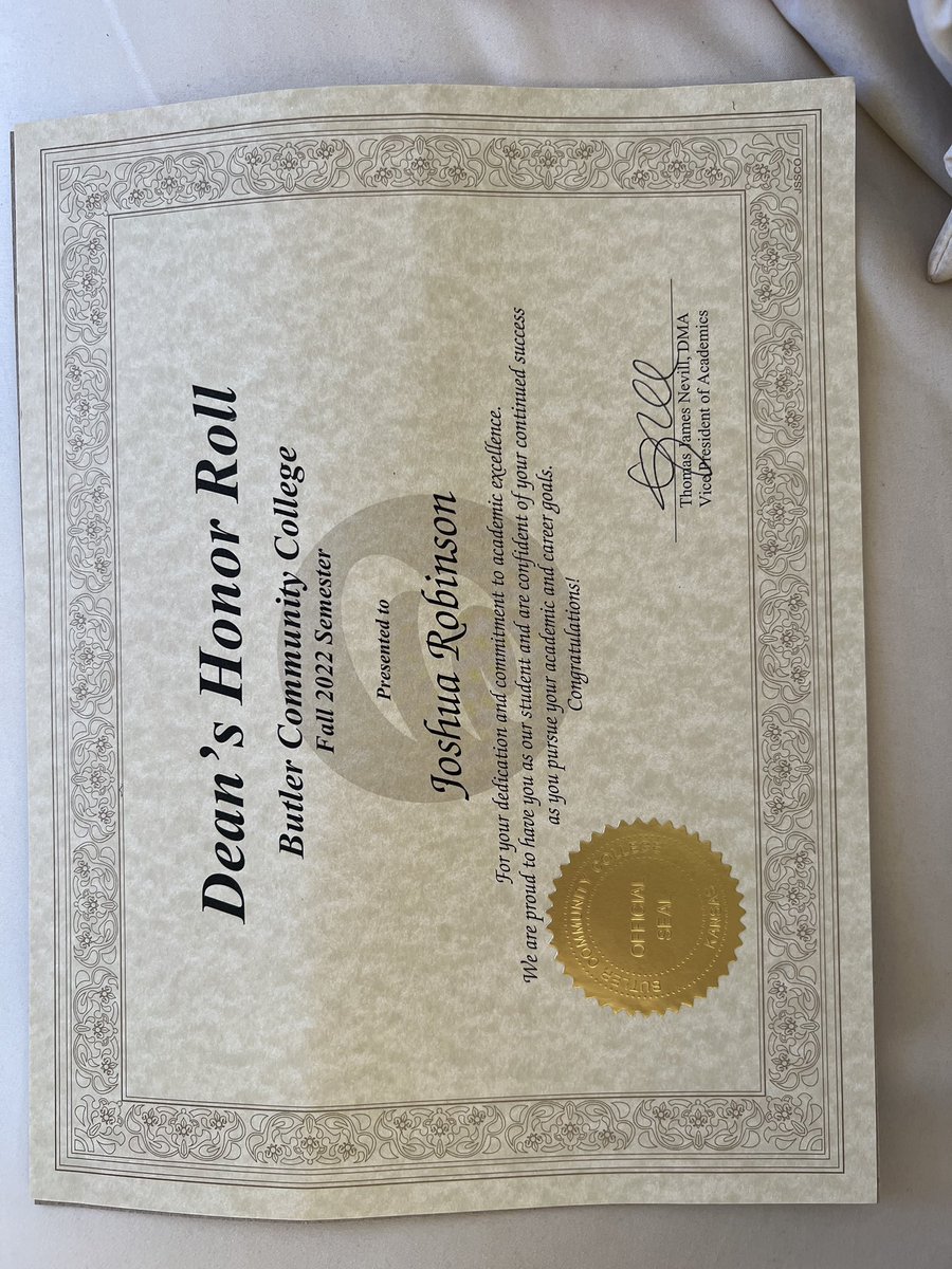 JoshRobinson314's tweet image. Honor Roll 🙏🏻 #MayGrad