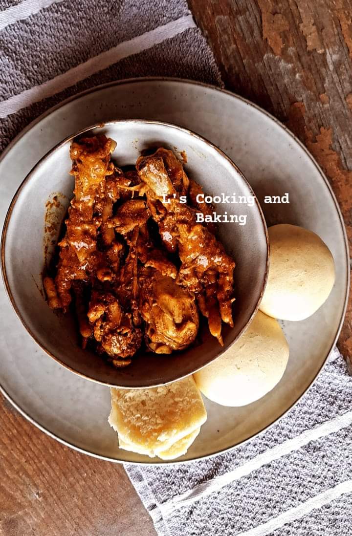 LsCookingandBa1's tweet photo. Comfort food:
Steamed bread (recipe posted)
Hardbody chicken 

#lscookingandbaking #SirTrill #SkeemSaam #Xoli #RHOD #RHODurban #TheWifeShowmax #R1Billion #NSFAS #Archaar #SONA2023 #BBTitans #BBTitians2023 #Polokwane #Votekhosicle #Yaya #Beyonce #Uber #kennykunene #PetroSA https://t.co/KjzZQLIAuo