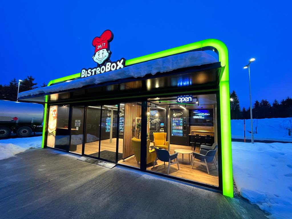 _BistroBox's tweet photo. Live, von der neuesten BistroBox aus Völkermarkt mit gemütlicher Lounge für unsere Pizza- und OMV Kunden #bistdukomplettbistro #bistrobox #omv #emotion #pizza #24/7 https://t.co/zGh1YlBwNo