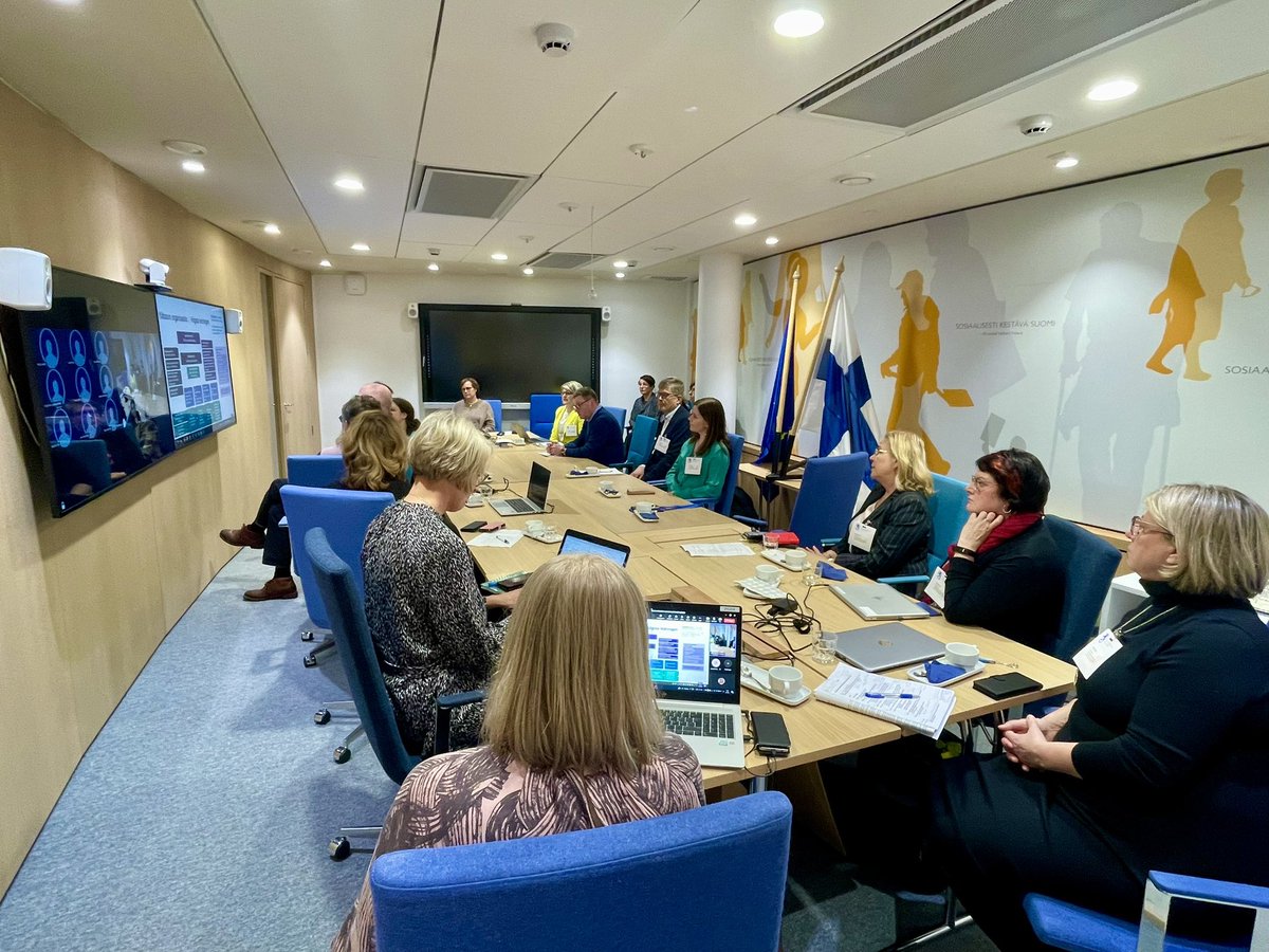 Hyvinvointialueiden #suunterveydenhuolto-johtajat koolla <a href="/STM_Uutiset/">Sosiaali- ja terveysministeriö</a> 
Agendalla ensikuulumiset alueilta, toiveita ministeriöön päin ja ajankohtaisaiheita STM:stä. 
Ilo saada työstää asioita tällaisten rautaisten osaajien kanssa!🤩