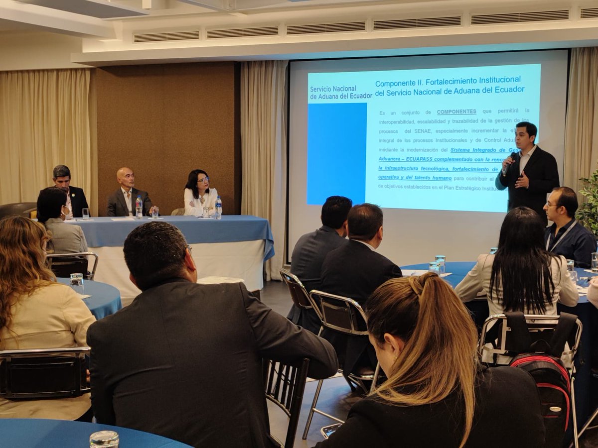 SENAE_Aduana's tweet image. #AduanaEc y @SRIoficialEc realizaron el lanzamiento del taller de arranque del Proyecto de Repotenciación del #Ecuapass.

Este programa busca:

✅Optimizar las operaciones aduaneras.
✅Realizar un eficiente control.
✅Implementar nuevas tecnologías.

🛃🇪🇨💪🏼