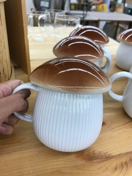 lavieestbelIe's tweet photo. Mushroom mugs https://t.co/1CnPVXHtPJ