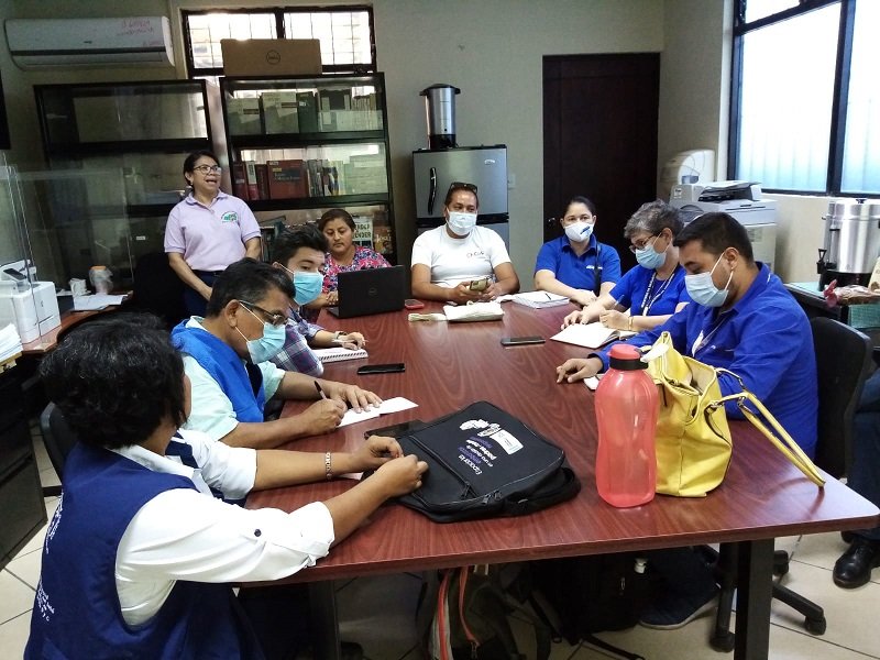 PDHgt's tweet photo. #Escuintla | Personal del @PDHgt, participó en reunión del Consejo Departamental de la Lucha contra el VIH/Sida #Codesida, la cual tuvo como objetivo la coordinación interinstitucional para el abordaje de los #DDHH de personas con #VIH en el departamento. https://t.co/8c2BPZtxeJ https://t.co/yZptVUcgYA