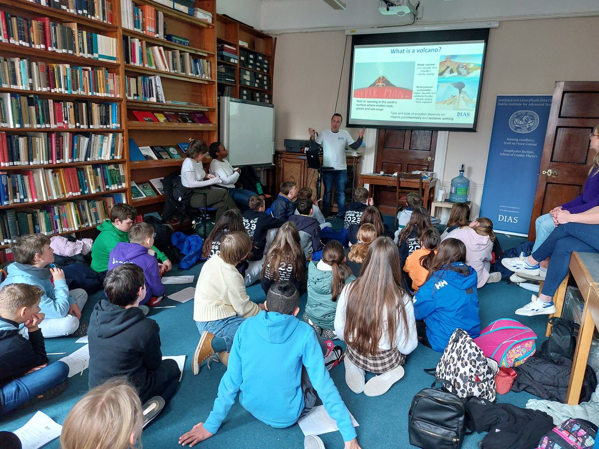 test Twitter Media - Yesterday we had 6th class primary students in Merrion Square learning about earthquakes, volcanoes and detecting sound waves with hydrophones. We got asked some challenging and interesting questions by the children, keeping us on our toes! #DIASdiscovers https://t.co/dtrSflMU80