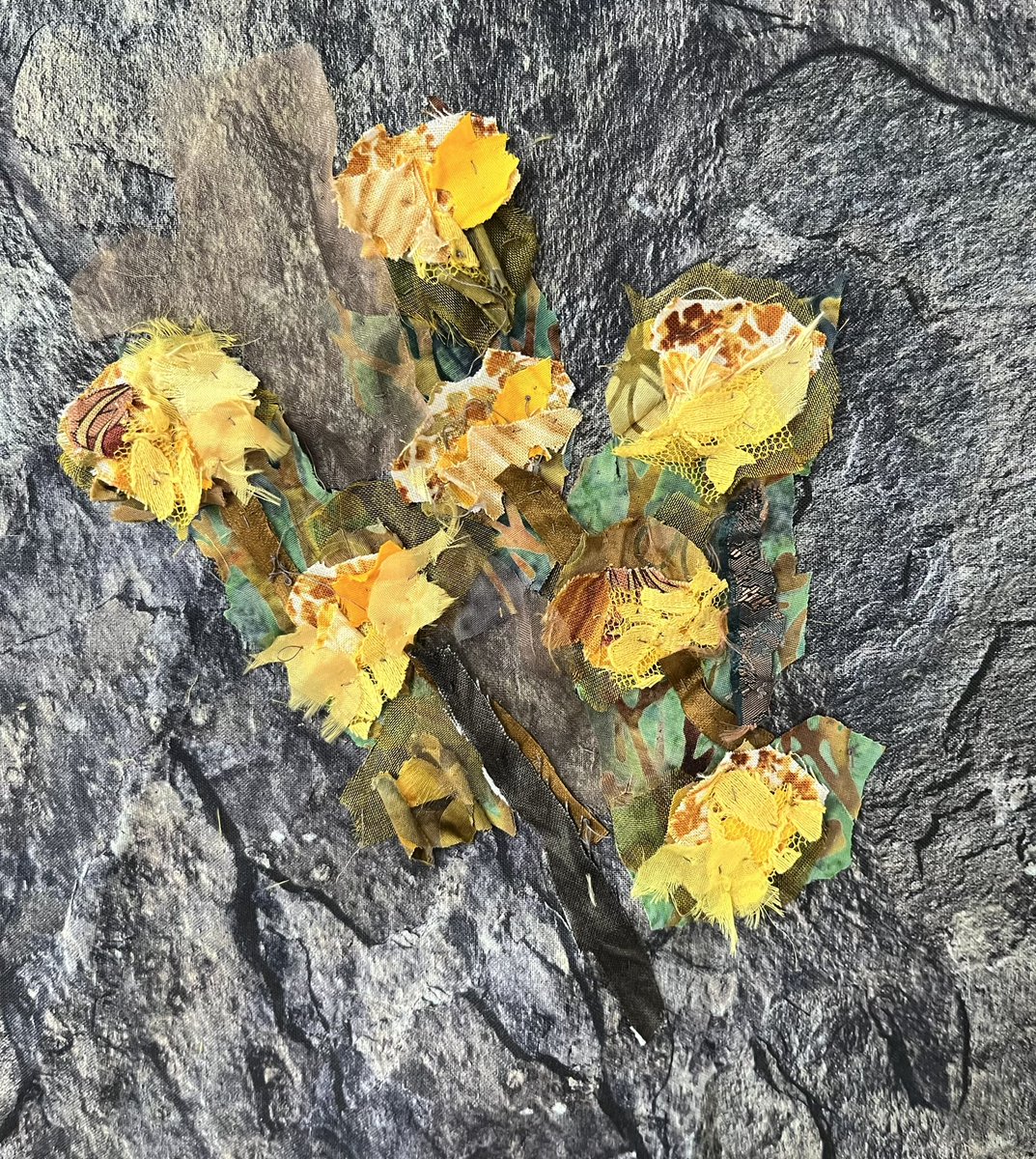 art_in_textiles's tweet photo. I had a spare half hour so thought I’d try painting witchazel. It’s interesting to me to see how this differs so much from my textile picture. Both #workinprogress #oilpaint #textilecollage https://t.co/krFYsK2cy8