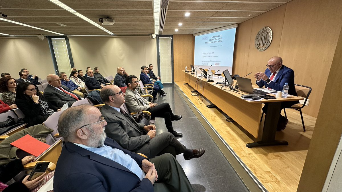 ColNotVal's tweet photo. La Escuela Técnica Superior de Ingeniería, Geodésica, Cartográfica y Topográfica @GeomaticaUPV de @UPV acoge la Jornada práctica sobre el papel del Notariado y el Geómetra en el tráfico inmobiliario, organizada por @ColNotVal y As. Española de Geómetras Expertos @GeometraExperto https://t.co/iDmhefeuU8