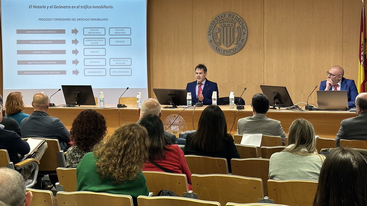 ColNotVal's tweet photo. La Escuela Técnica Superior de Ingeniería, Geodésica, Cartográfica y Topográfica @GeomaticaUPV de @UPV acoge la Jornada práctica sobre el papel del Notariado y el Geómetra en el tráfico inmobiliario, organizada por @ColNotVal y As. Española de Geómetras Expertos @GeometraExperto https://t.co/iDmhefeuU8