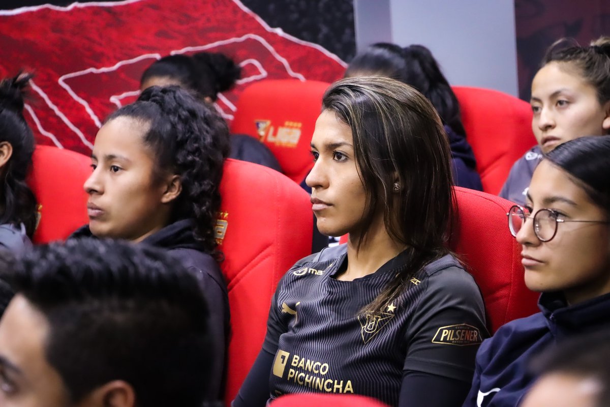 irenetobarmera's tweet photo. Recuerden que las personas valientes nunca se rinden, los que se rinden no siguen escalando.
Sin derecho a rendirse.
Irene Tobar. 👧🏽💪🏽
Dios es bueno. ✨
@GuerrerasLDU
#diosesbueno #stronger #irenetobar #ligadequito #fútbol #mujervaliente #garra #empoderada #photooftheday https://t.co/HgvA7RjMiH