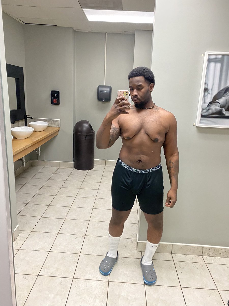 FatsDominoo's tweet photo. One year later 

January 31st 2022 vs 2023 

Currently at 247. Started over 300 plus. 

The journey continues ✅ https://t.co/lBgMQKBrq1