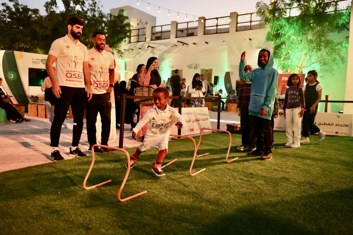 qasportsforall's tweet photo. جانب من مشاركة الاتحاد القطري للرياضة للجميع في مهرجان #أيام_الدوحة_للتعلم في مشيرب عبر تقديم أنشطة رياضية وترفيهية للأطفال 🏃🏻
#الرياضة_حياة
#DohaLearning https://t.co/lcCVtUjXXQ