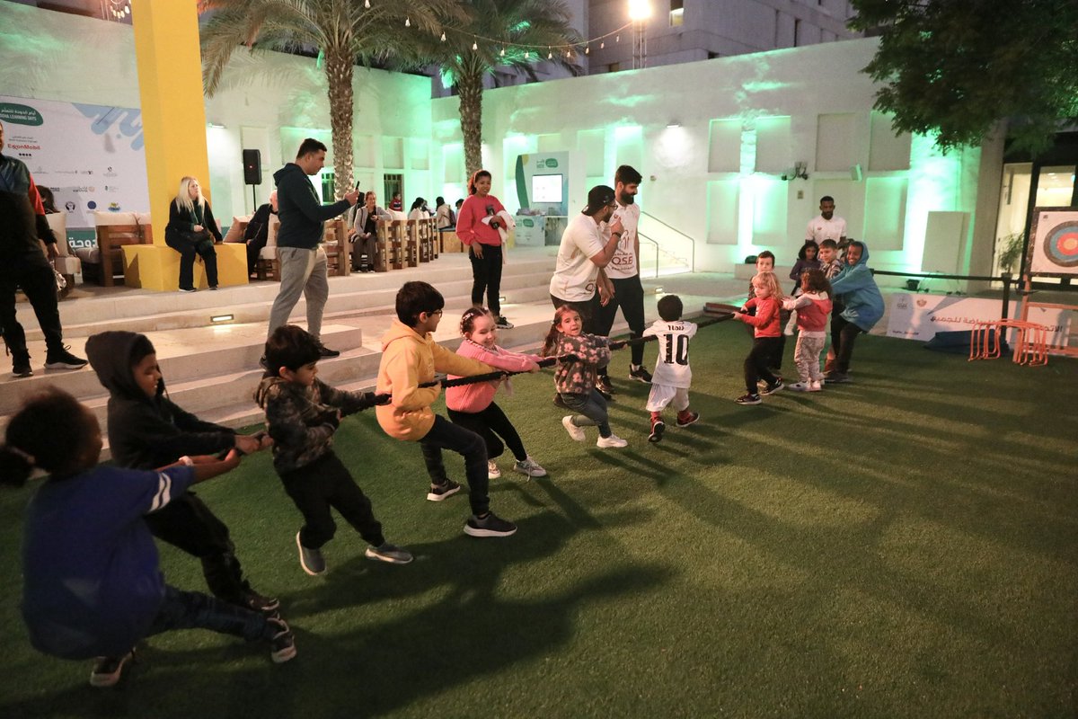 qasportsforall's tweet photo. جانب من مشاركة الاتحاد القطري للرياضة للجميع في مهرجان #أيام_الدوحة_للتعلم في مشيرب عبر تقديم أنشطة رياضية وترفيهية للأطفال 🏃🏻
#الرياضة_حياة
#DohaLearning https://t.co/lcCVtUjXXQ
