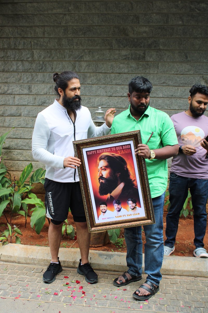 DmVarunbjp's tweet photo. Meeting your inspiration is always special being the founder of Yash Fan Club Pondicherry today we wish Yash Rocking Star #Boss for his birthday at his residence.  @YashFansClubPY @YashTrends https://t.co/fvrTdsokj8