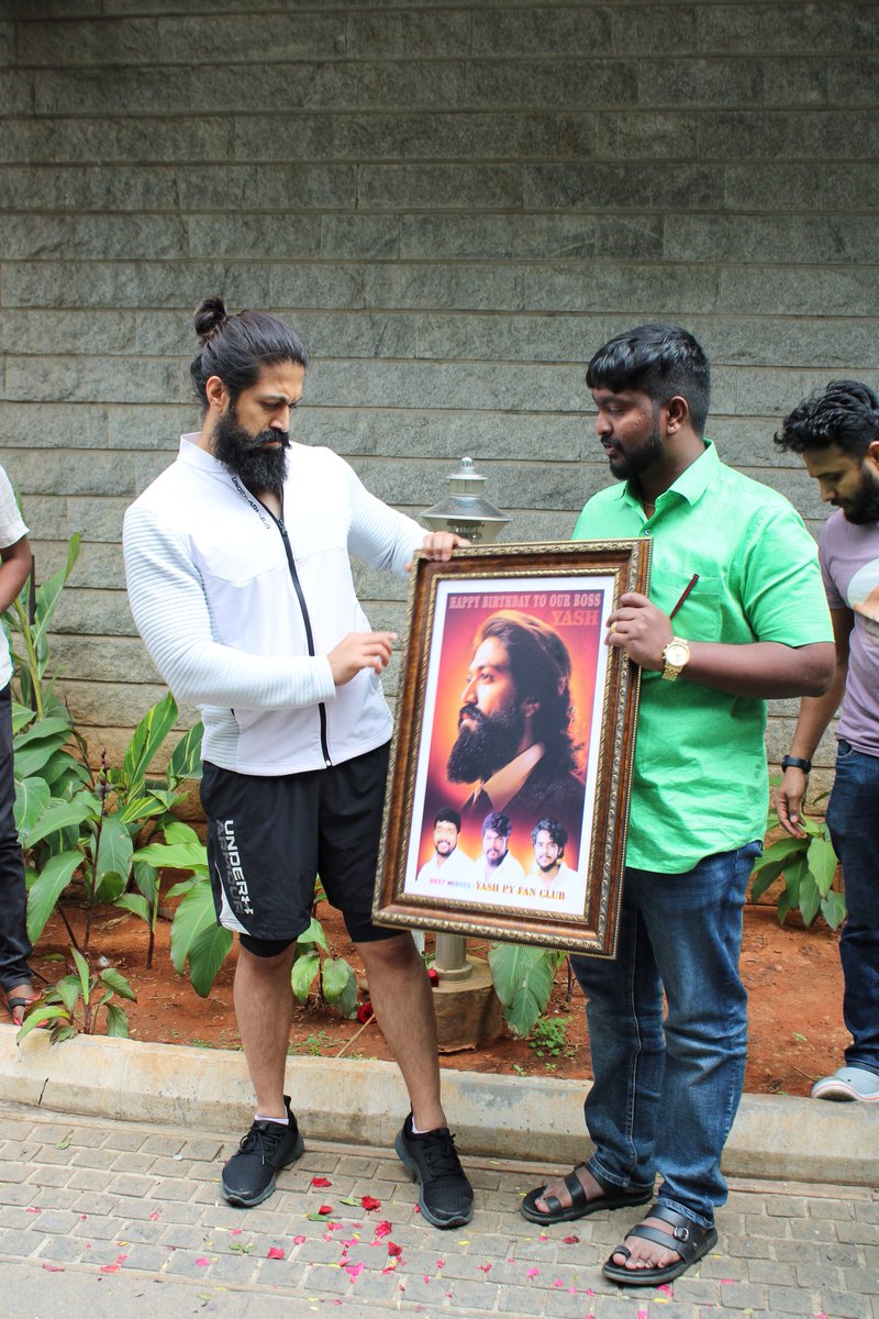 DmVarunbjp's tweet photo. Meeting your inspiration is always special being the founder of Yash Fan Club Pondicherry today we wish Yash Rocking Star #Boss for his birthday at his residence.  @YashFansClubPY @YashTrends https://t.co/fvrTdsokj8