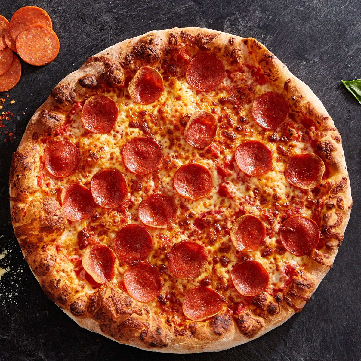 Sals_Pizza's tweet image. #Pizzathursday anyone? 👀 What&apos;s your favorite topping? 🤤