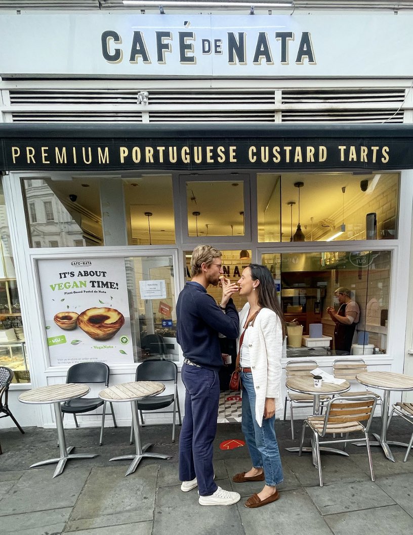 Not long before Valentine’s Day which means it’s time to treat yourself to a box of natas (or perhaps a friend and loved one too) 🤪 ❤️

Visit in-store or order online via link in bio. Deliveries up to 7 miles from each branch. 

#cafedenata #pasteldenata #vegan #valentinesday