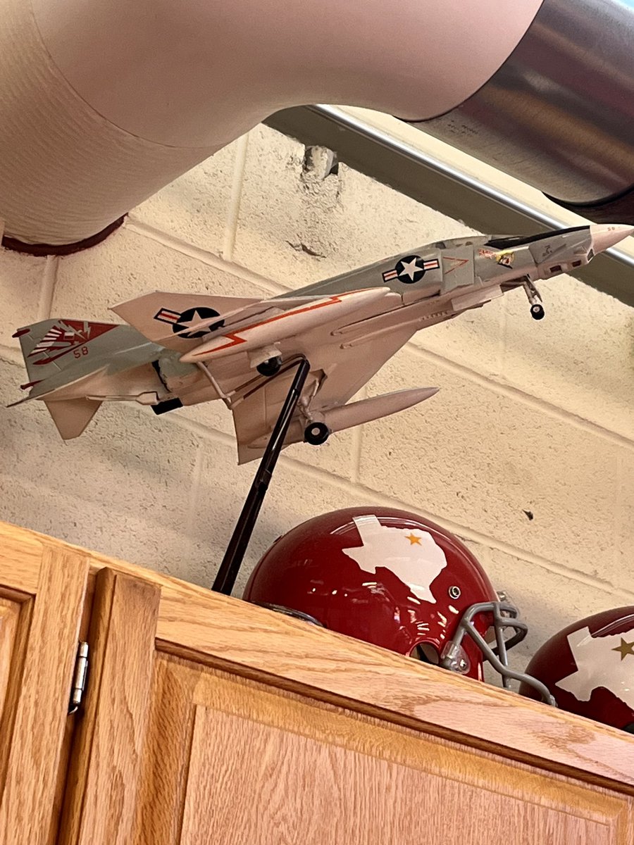 AllenWright4's tweet photo. People commented on my DT jersey. This is a replica of his fathers aircraft that he died in. We had a tradition every year the 1st day of the off-season program we would point the plane in the direction of the Super Bowl. We still do it to this day.🙏 #ChiefsKingdom https://t.co/NaX6veHXDh