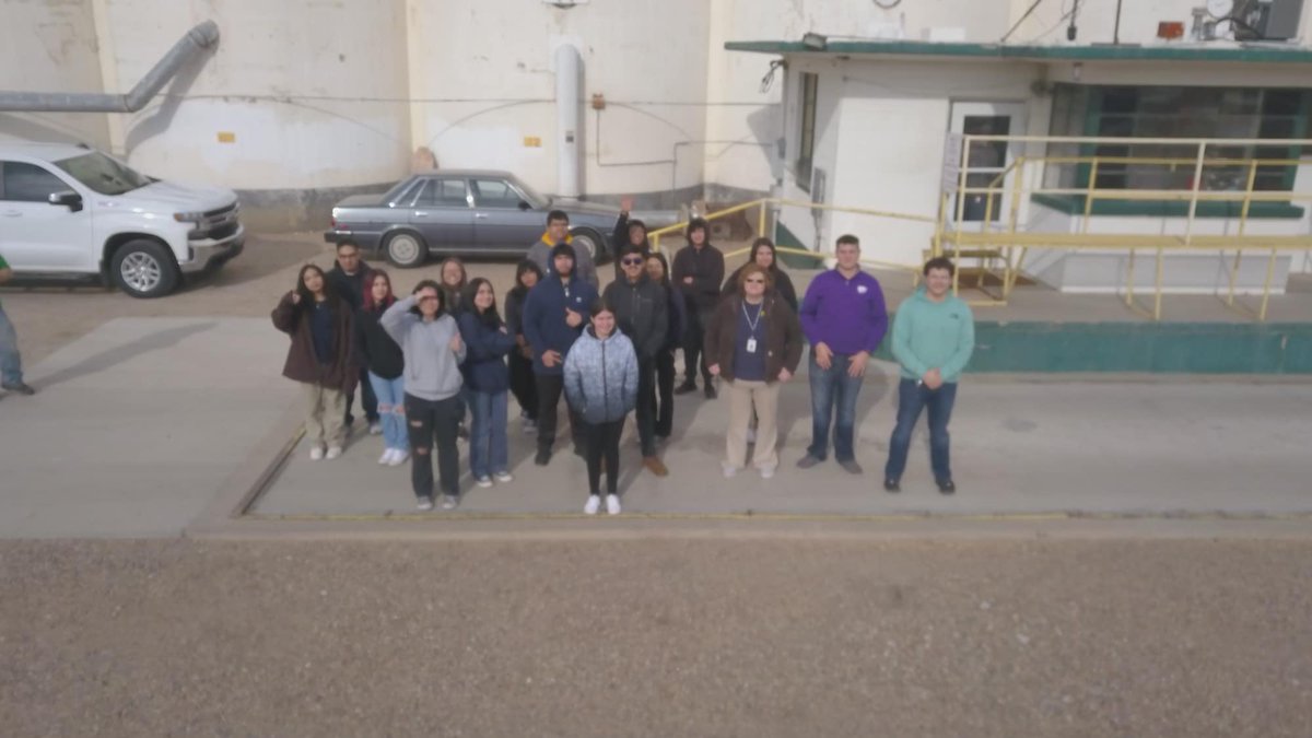 GardenCityCoop's tweet photo. Thank you @GardenCityHSFFA for touring our GCC grain elevator! 📣Shout out to GCC Location Manager, Victor Duarte for leading the afternoon tour and GC Area Supervisor Eric Van Doren and Elevator Operator Julio Meza assisting with questions.
#GCHSFFA #FFA #futureagleaders #gcc https://t.co/XiGyJGCtGn