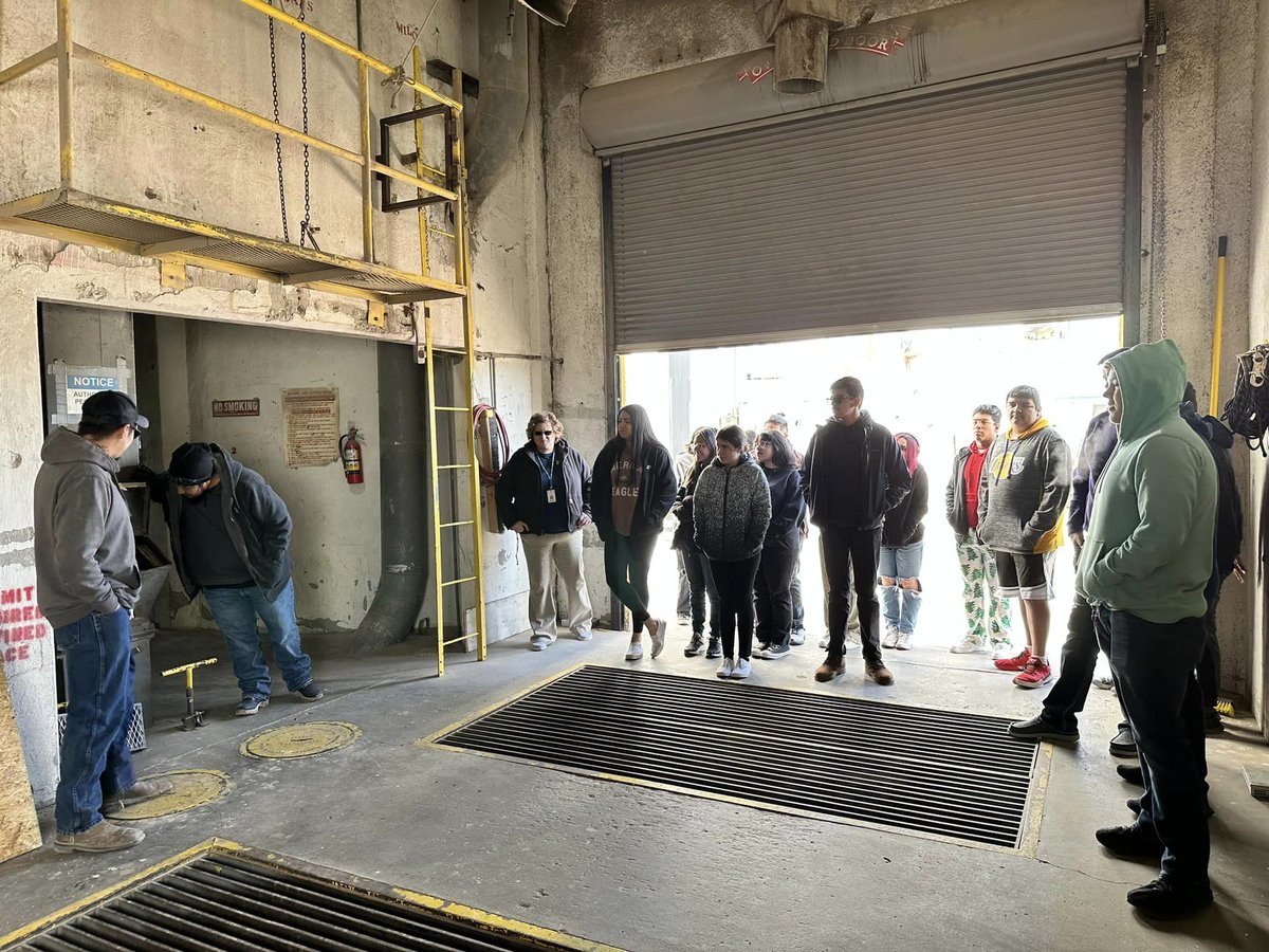 GardenCityCoop's tweet photo. Thank you @GardenCityHSFFA for touring our GCC grain elevator! 📣Shout out to GCC Location Manager, Victor Duarte for leading the afternoon tour and GC Area Supervisor Eric Van Doren and Elevator Operator Julio Meza assisting with questions.
#GCHSFFA #FFA #futureagleaders #gcc https://t.co/XiGyJGCtGn