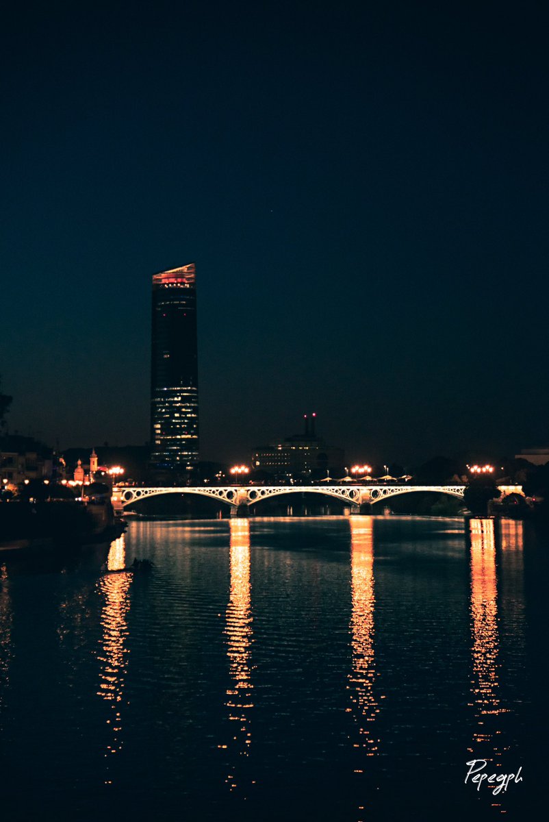 pepegph's tweet photo. La noche de Sevilla🌙 https://t.co/O3Cf4BcFuU