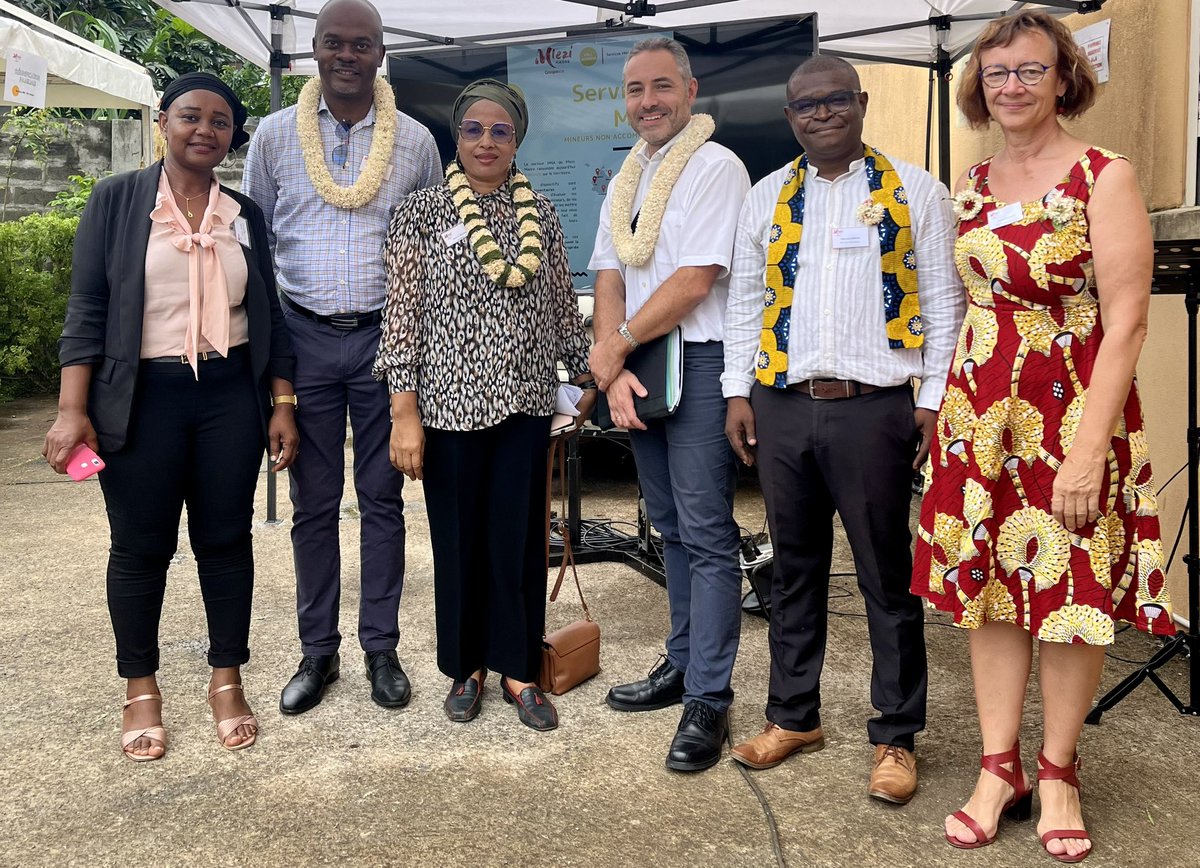 Mlezimaore976's tweet photo. Les services des #MineursNonAccompagnes de @Mlezimaore976 ont ouvert leurs portes aux partenaires en présence du Sous-Préfet @Prefet976 , du directeur de la protection de l’enfance @CDep976 et des élus de #Tsingoni.
📍Améliorer la prise en charge pour mieux les accompagner https://t.co/cSlzuVUzjU