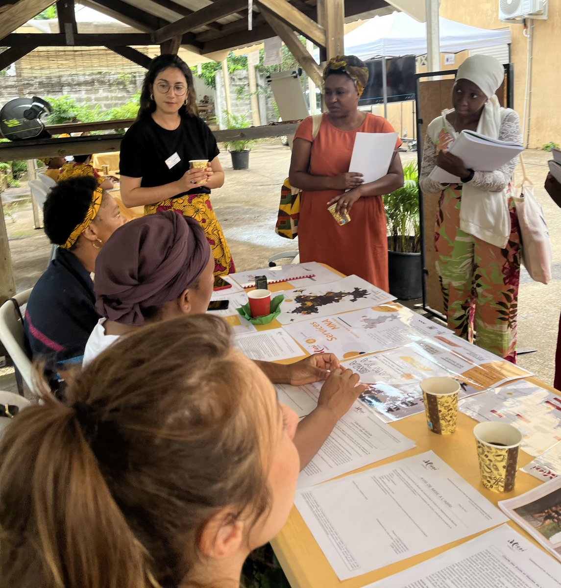 Mlezimaore976's tweet photo. Les services des #MineursNonAccompagnes de @Mlezimaore976 ont ouvert leurs portes aux partenaires en présence du Sous-Préfet @Prefet976 , du directeur de la protection de l’enfance @CDep976 et des élus de #Tsingoni.
📍Améliorer la prise en charge pour mieux les accompagner https://t.co/cSlzuVUzjU