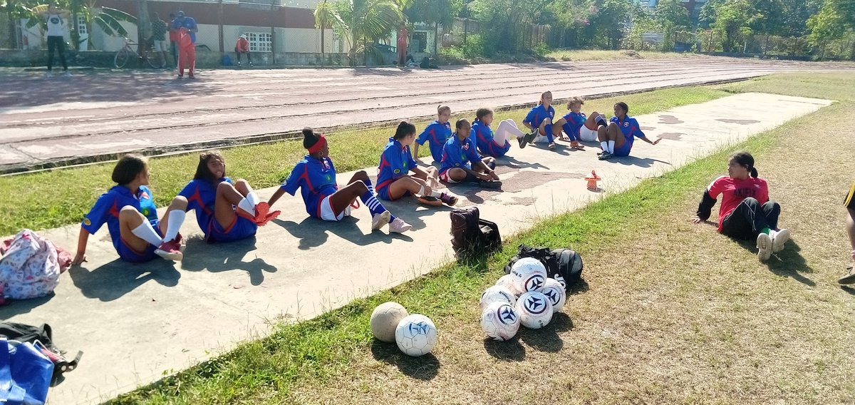 ProvSsp's tweet photo. Comienza el fútbol femenino en la EIDE de SS https://t.co/bYhrAderlf