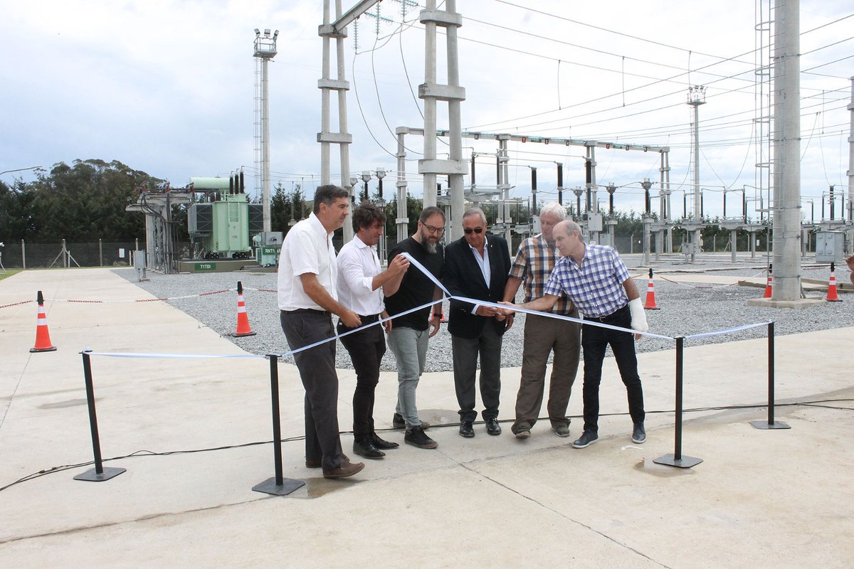 UsinaTandil's tweet photo. Inauguramos la Estacion Transformadora "Cdor. Mario A. Cabitto"

✅La obra eléctrica más importante de los últimos 50 años
✅ 1800 millones de pesos de inversión. 
✅ Energía para el Tandil del futuro
  
#usinadetandil #tandil #energía #obras #comunidad #inversión #freba https://t.co/cEwKc5bvwf