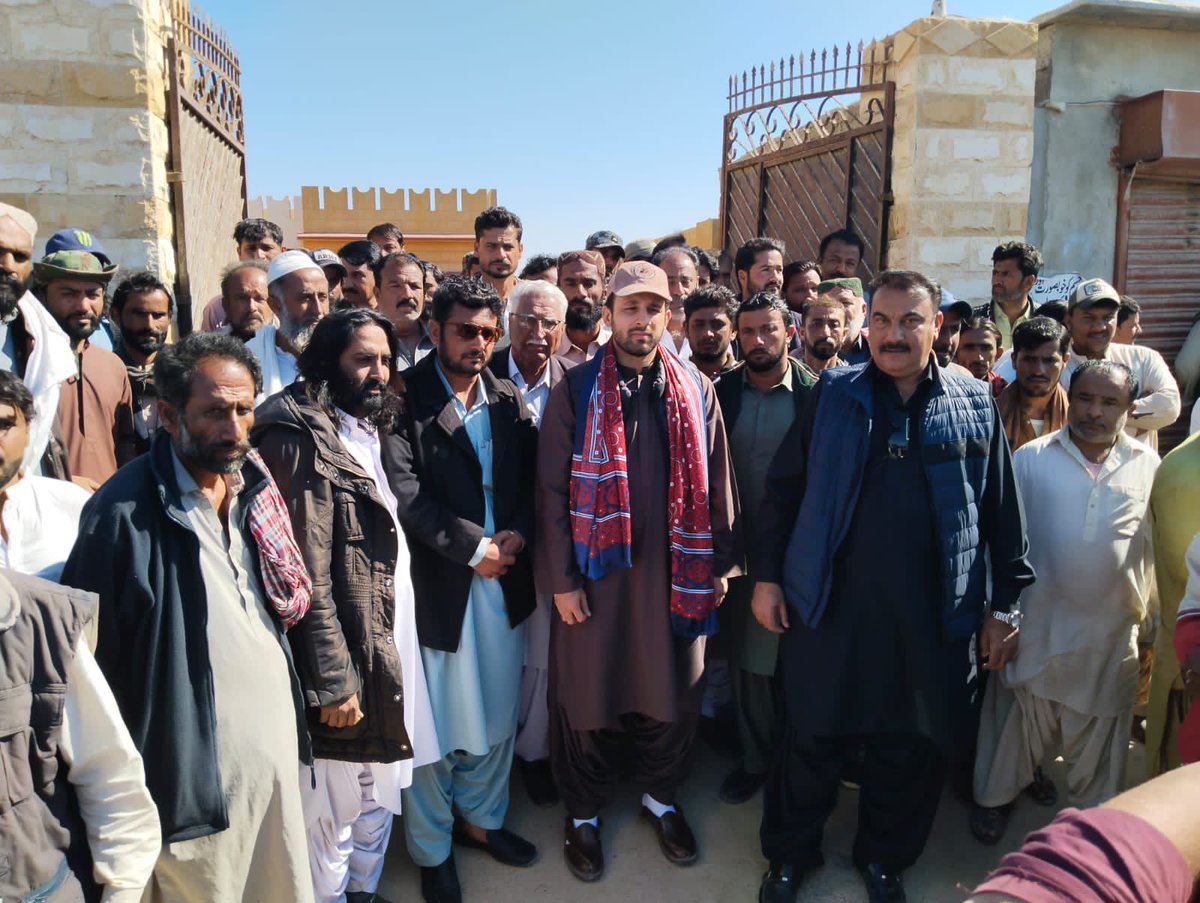zarain_m's tweet photo. گڈانی اور حب ک عوام کساتھ… #lasbela #Balochistan https://t.co/ViorS5DjFs