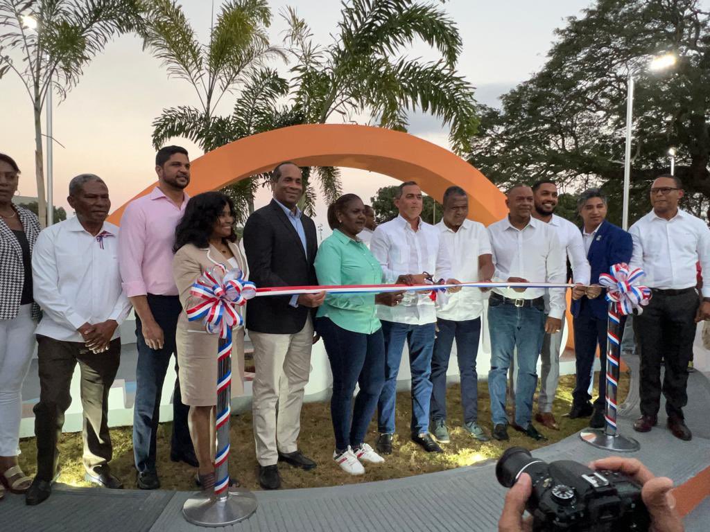 piisard's tweet photo. ▫️El jueves 26 de enero del presente año PIISA participó en la inauguración del Parque de la Salud en la comunidad de Gringo, Haina, concebido y ejecutado por el Alcalde Municipal, @Osvaldorodríguez, con la contribución conjunta de #PIISA y #ASOBAL para el equipamiento. https://t.co/iLj5JfC1OU