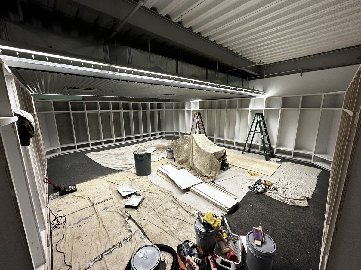 UVFbaseball's tweet photo. Super excited to announce that our latest project has been completed ✅! A 45 man ⚾️ locker room has been completed in our Capeci building on campus! The guys have worked tremendously hard to fundraise &amp; improve the program &amp; now it is paying off!!! #ForgeOn⚒️ https://t.co/gCxCId1fzq