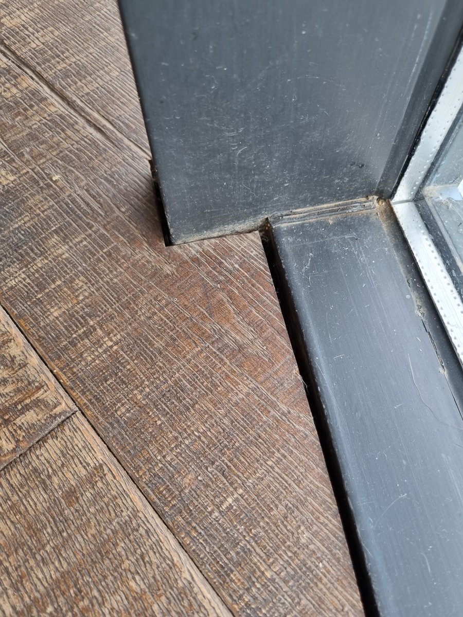 FloorTrimSystem's tweet photo. If you were fitting this floor how would you finish it to make it neater?

Enter your suggestions below...

#flooringsolutions #fitout #flooringideas #interiordesign https://t.co/nWwl82KOZE