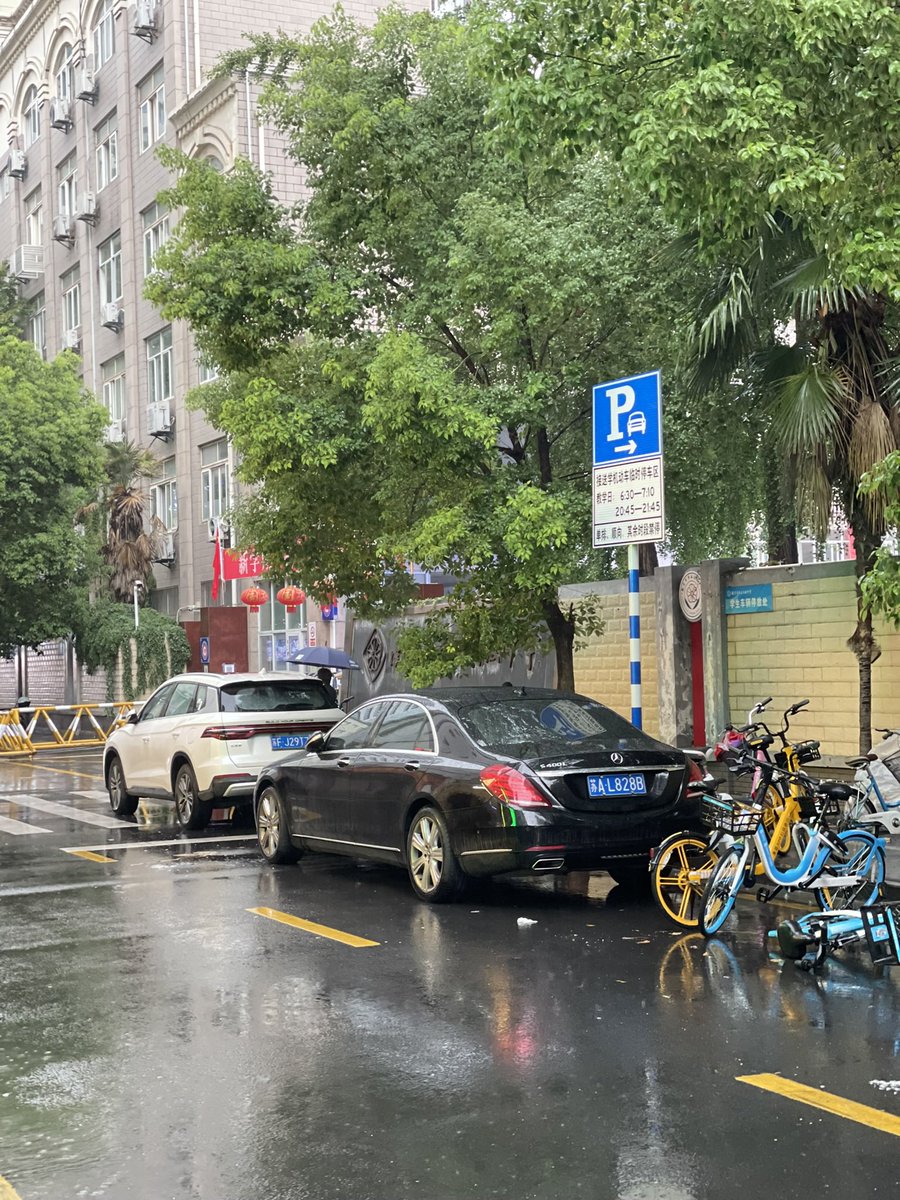 L316B's tweet photo. 好想念夏天的南京和下雨的街道。 https://t.co/YcdvLFwWPJ