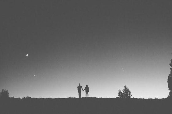 TiwariTrinetra's tweet image. जब हम जवान होते हैं, हम समय के ख़िलाफ़ भागते हैं, लेकिन ज्यों-ज्यों बूढ़े होते जाते हैं, हम ठहर जाते हैं, समय भी ठहर जाता है, सिर्फ़ मृत्यु भागती है, हमारी तरफ़।

– निर्मल वर्मा