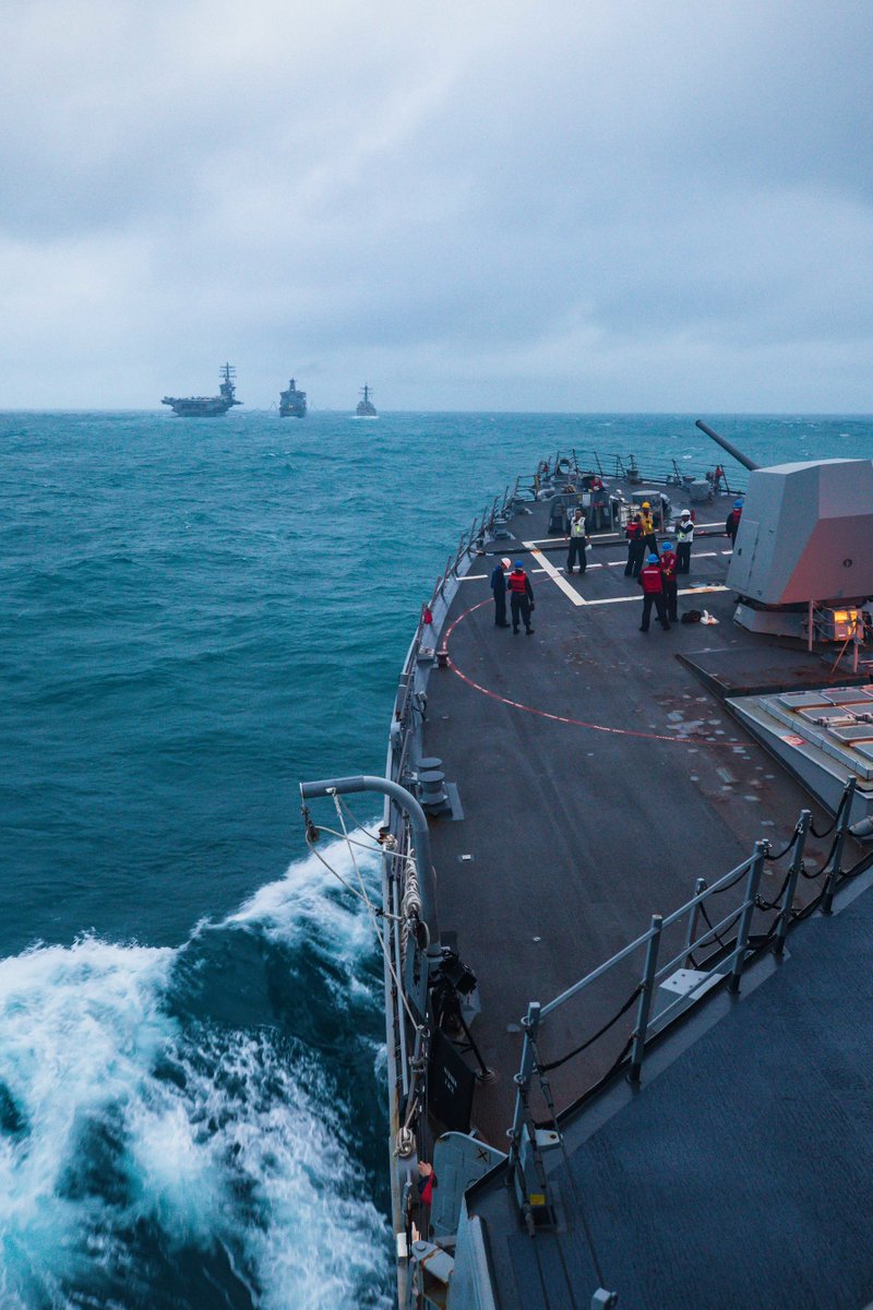 Let's see what's going on in #US7thFleet! 🌏 

#USSNimitz (CVN 68), #USSDecatur (DDG73), and #USSChunghoon (DDG 94) conduct routine operations in the South China Sea.

@US7thFleet is the Navy’s largest forward-deployed numbered fleet & is committed to a #FreeandOpenIndoPacific.