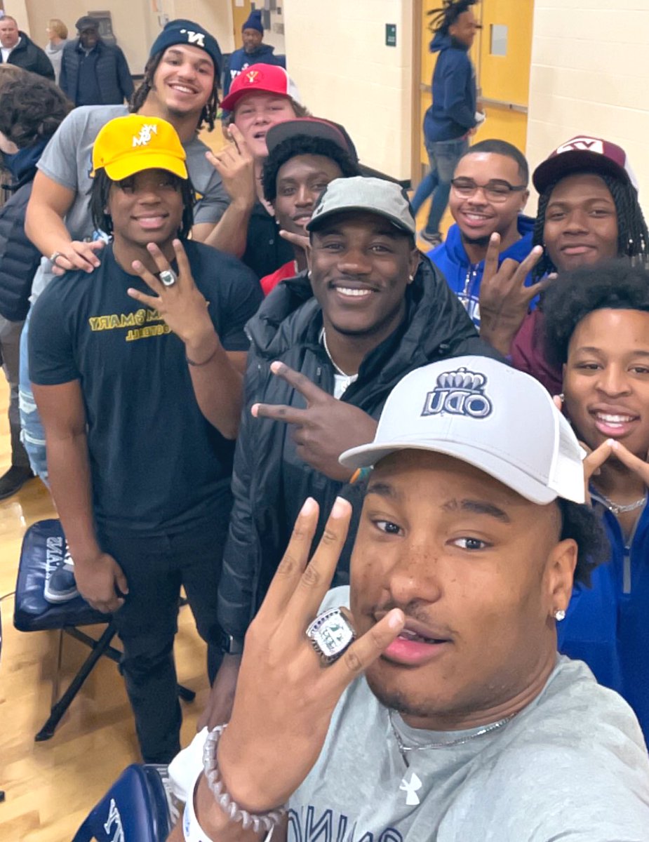 The best to ever do it!

It was an honor to coach such a great group of young men. 

Gonna miss these boys 🖤

#PittawayLegends