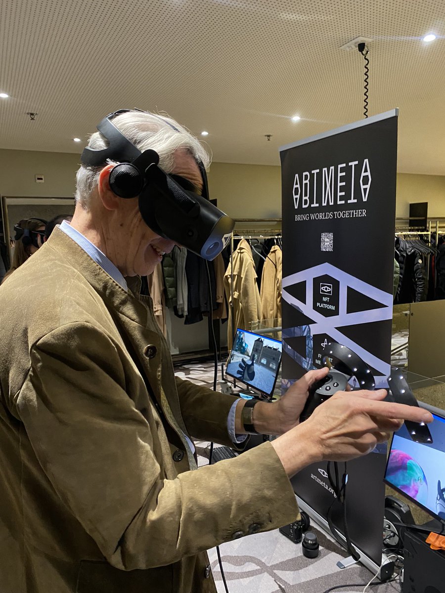 artmetaofficial's tweet photo. Currently at the Swiss Arbitration Gala Dinner event, with 200 guests in attendance, each wanting to experience our metaverse first hand ๐คฉ๐๐ผ
#metaverse #nftart #cleannfts #artmetaverse #vrexperience #zurich https://t.co/hDJwjDfTlQ