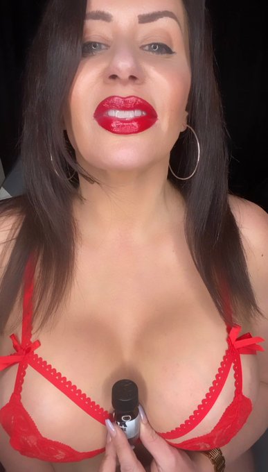 Sniff time &hellip;&hellip;&hellip;. Addict !!! https://t.co/OqvmQk4dvo