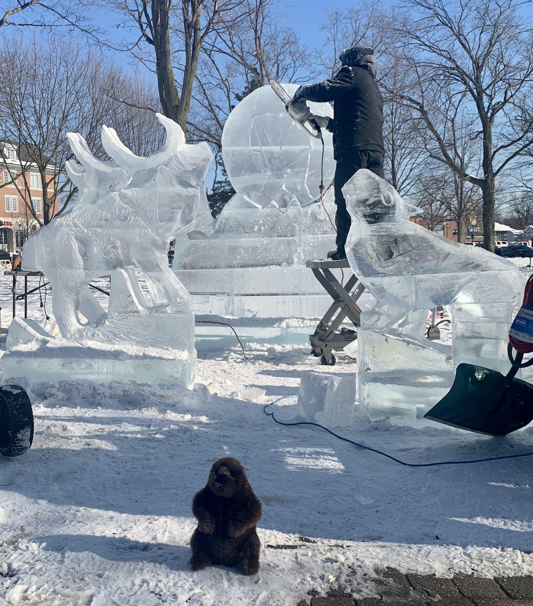 Hey <a href="/rexroth7wxyz/">Dave Rexroth</a> and the <a href="/wxyzdetroit/">WXYZ Detroit</a> weather team, Phil's cousin Bill is in Plymouth for the Ice Festival this weekend and saw his shadow too. #6moreweeksofwinter <a href="/MikeTaylorwx/">Mike Taylor</a> <a href="/KevinJeanes/">Kevin Jeanes NBC</a> <a href="/HallyVogelWXYZ/">Hally Vogel</a>