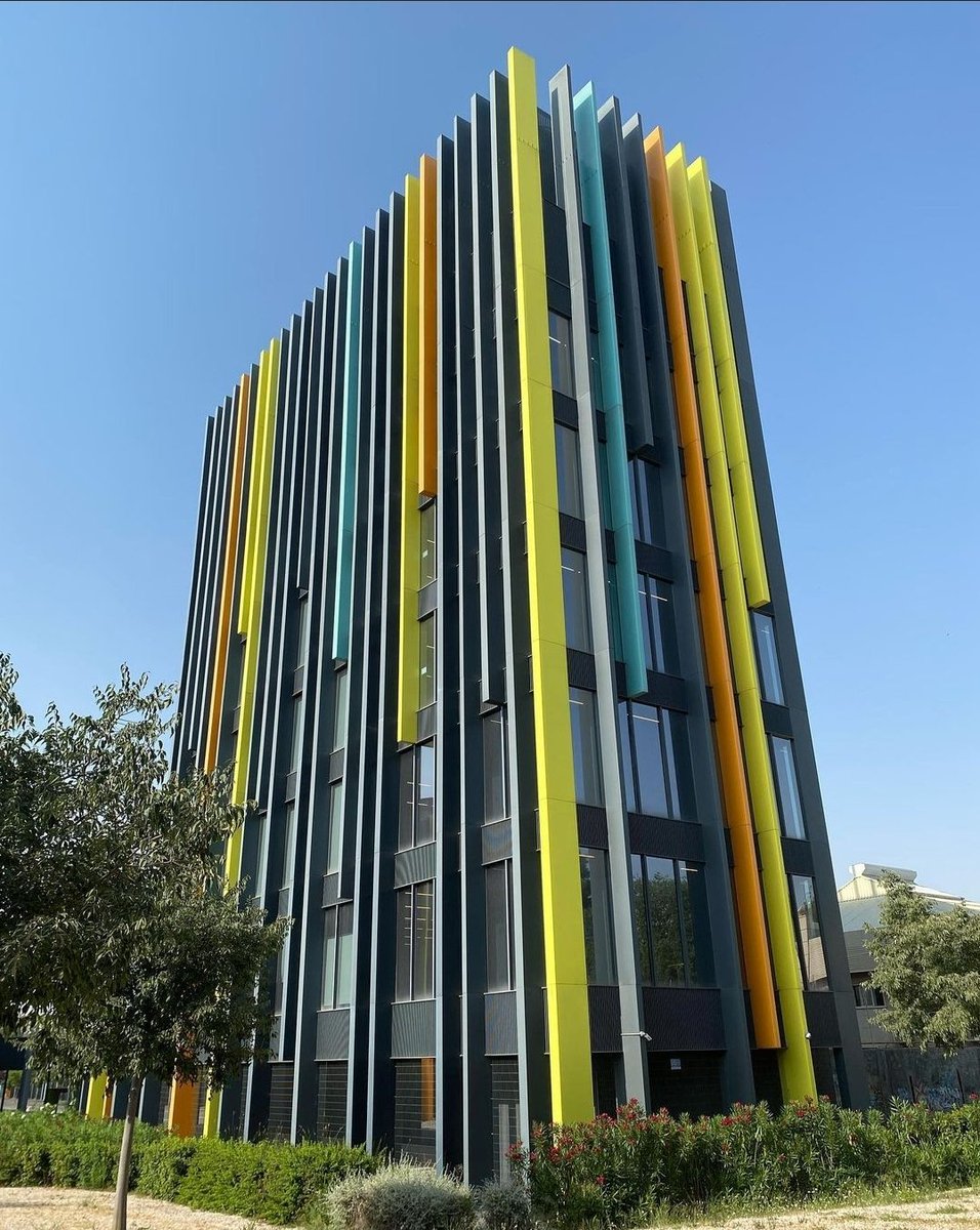 MartaMHigueras's tweet image. Hoy se ha presentado en Villaverde #FutureFastForward, la mayor agrupación de la industria de automoción española con 60 empresas y 10.000 millones de inversión y ayudas UE. Creará 1450.000 empleos y 2.500 millones en recaudación. Esto es el futuro y no el consumo de alcohol.