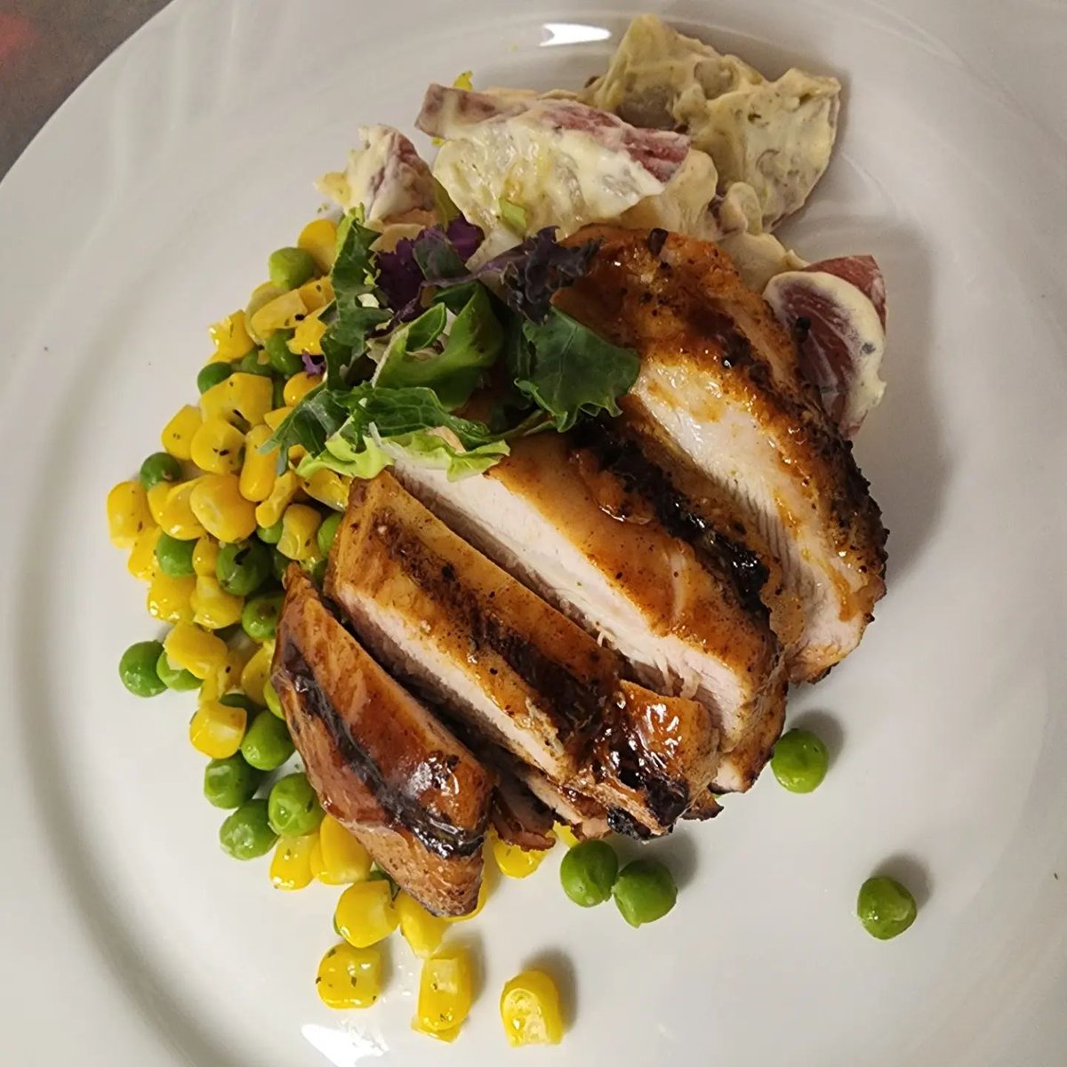 Barbecue chicken thighs with potato and corn salad anyone? Yes please! Join us for lunch anytime! Call 502-257-9485 to schedule!
#culinarymasters
#TrilogyLiving