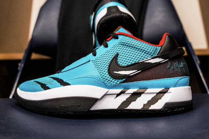 Sneaker Huddle tweet media