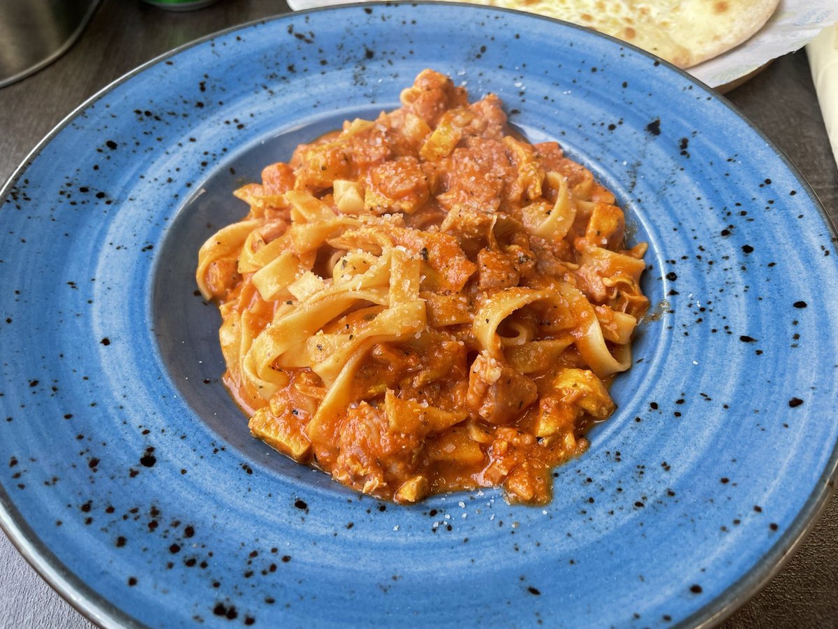 HighStLimk's tweet image. A lot of options on our little street 
✅ Pizza
✅ Pasta
✅ Chicken wings
✅ Burgers
✅ Bao
✅ Sushi
✅ Pints