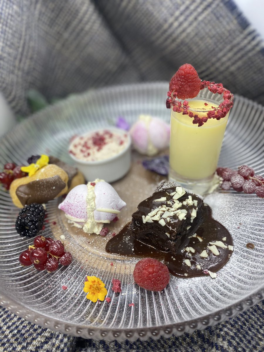 A wee taste of something sweet ❤️, some of our new sharing boards to enjoy 🍓🍓

#countryflavours #sweettreats #love #handmade #aberdeenevent #aberdeen