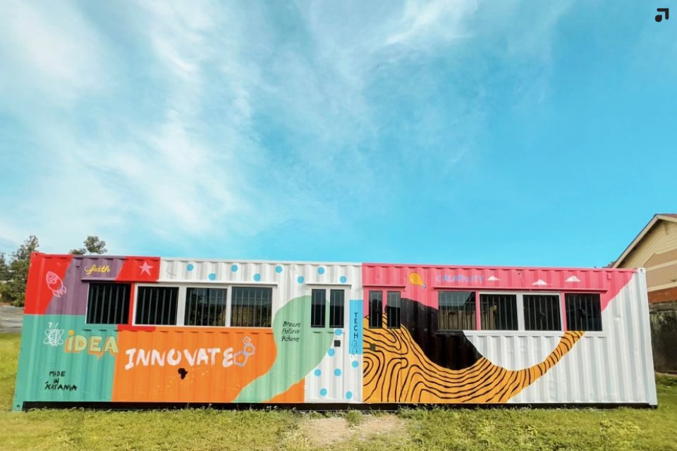 Impact Alert: The first Elevate Booth digital classroom funded by Lifters is fully built and functional in Uganda. Education for young people living in the slums is underway, changing the entire trajectory of their lives!