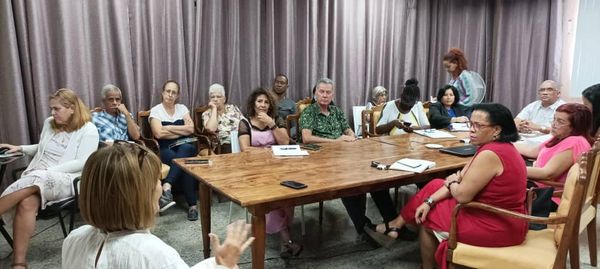 Ayer en la tarde se efectuó la preparación a Directivos y funcionarios relacionados con la actividad de Comercio Exterior sobre acciones claves enfocadas a la atención de las nuevas FGNE, organizada y presidida por la Directora de Importación del MINCEX María Isabel Pozo.