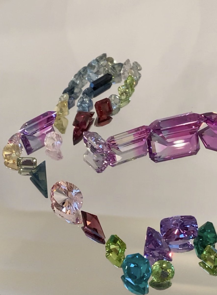 AndrewRosentha6's tweet photo. #Gems #gemcutter #rabbit #YearoftheRabbit #sapphires #jewelry #montanasapphires #jewellerydesign https://t.co/nvadsiCZao